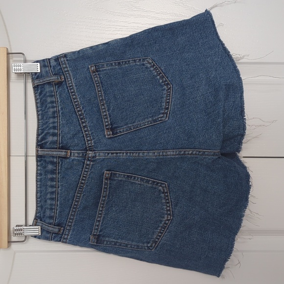 H&M (2) jean shorts - Picture 2 of 5